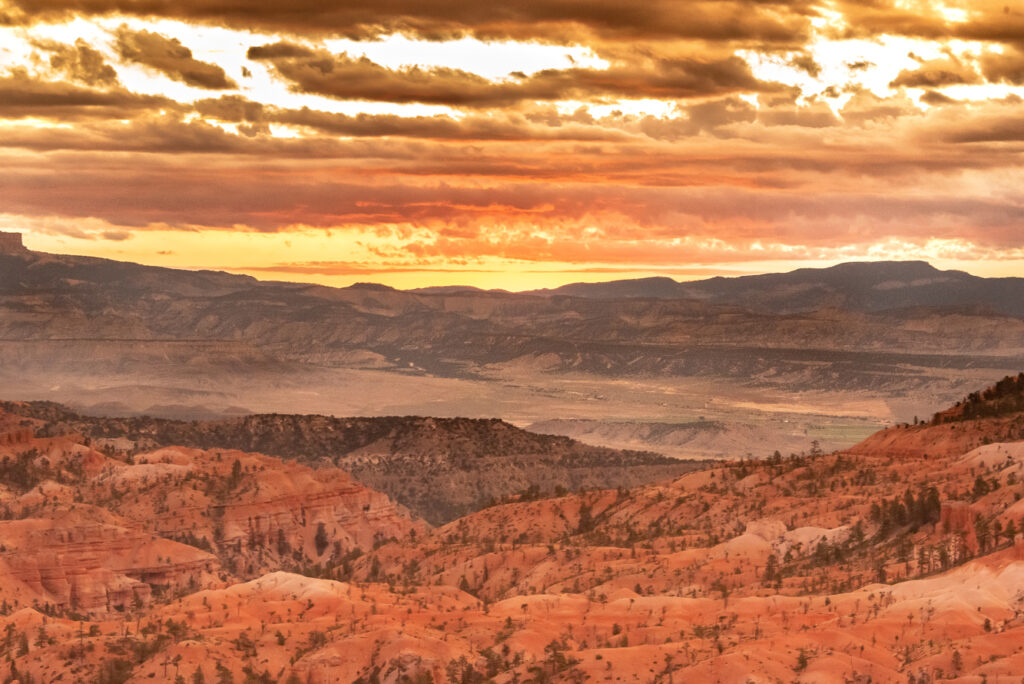 First rays of morning sun illuminate Bryce Canyon